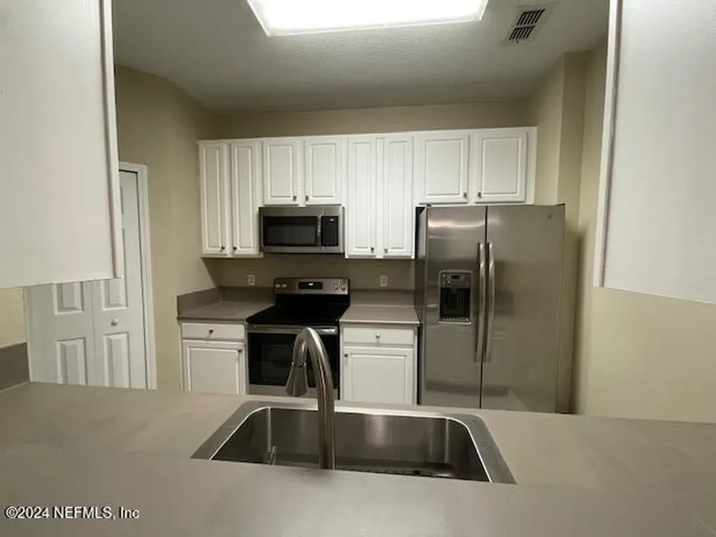 7801 Point Meadows Drive Jacksonville FL 32256