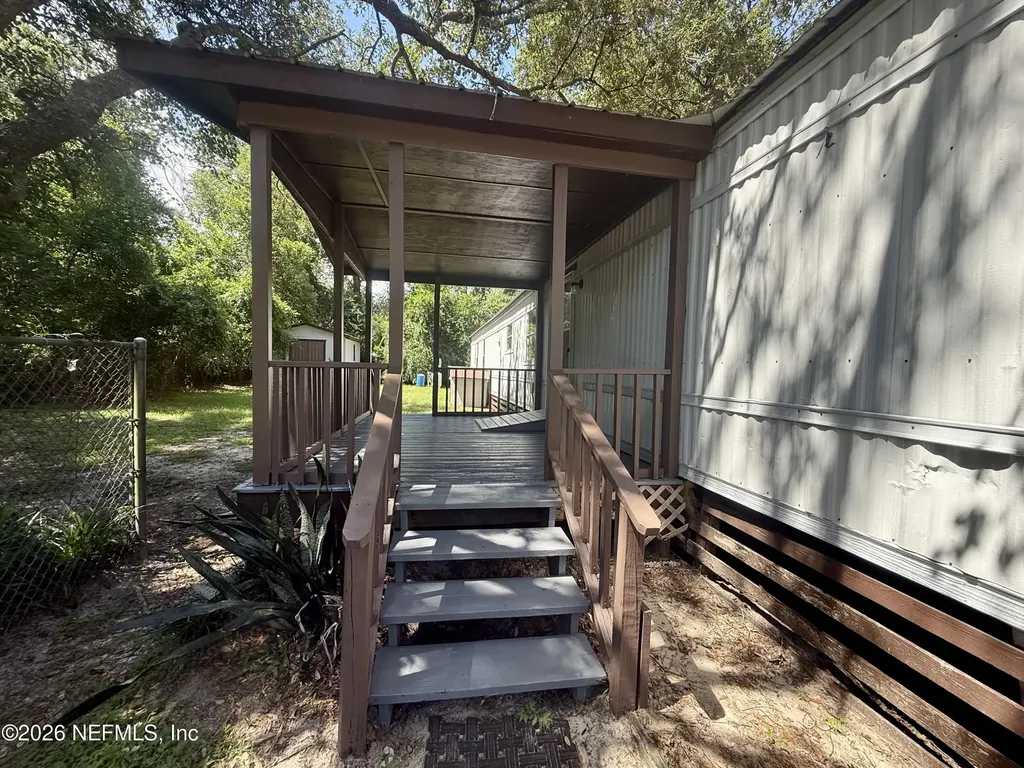 222 Pine Street Hawthorne FL 32640
