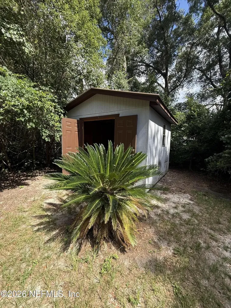 222 Pine Street Hawthorne FL 32640