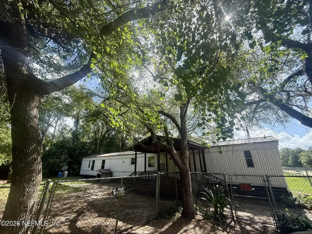 222 Pine Street Hawthorne FL 32640
