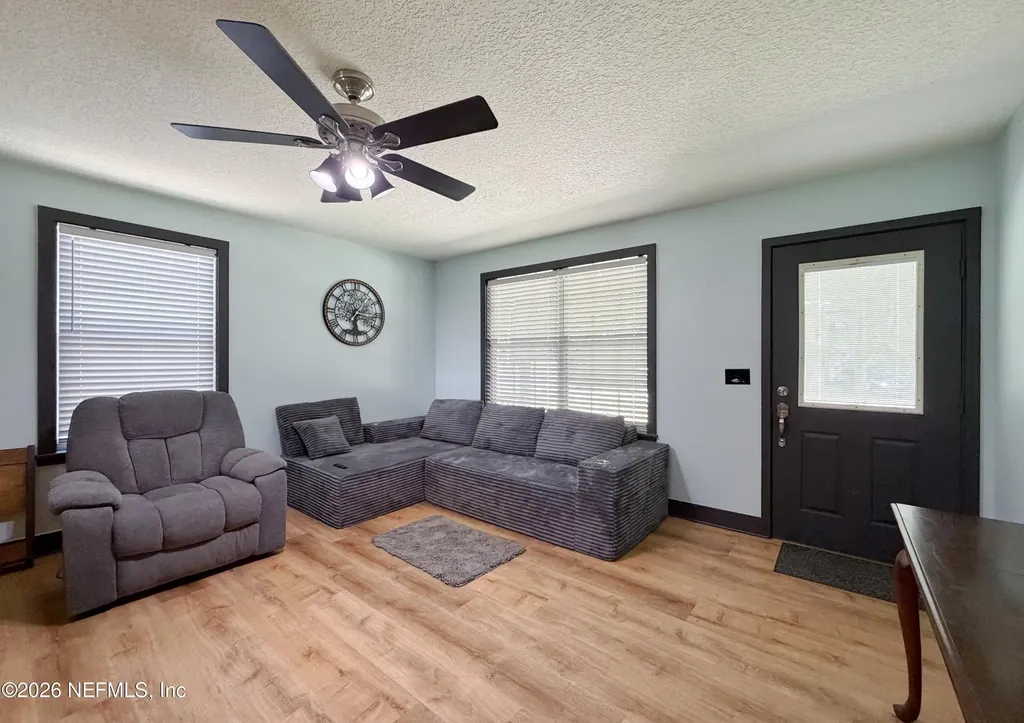 327 Keuka Lake Trail Interlachen FL 32148