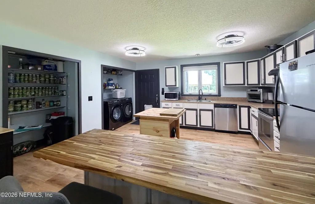 327 Keuka Lake Trail Interlachen FL 32148