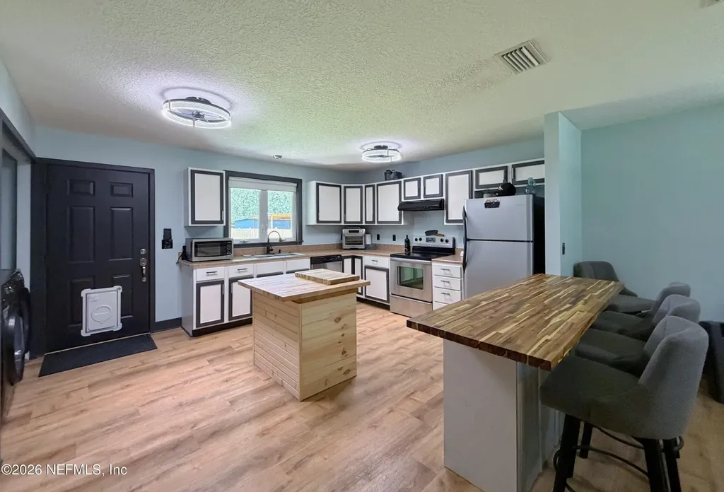 327 Keuka Lake Trail Interlachen FL 32148