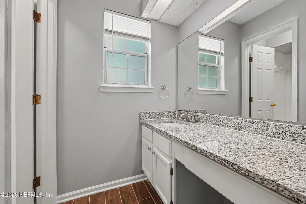8520 Moss Pointe Trl Trail N Jacksonville FL 32244