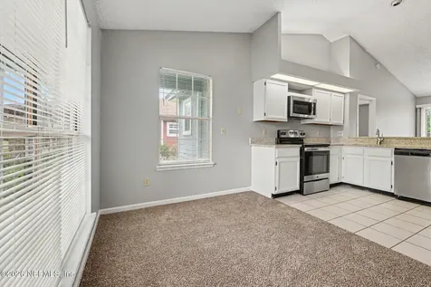 8520 Moss Pointe Trl Trail N Jacksonville FL 32244