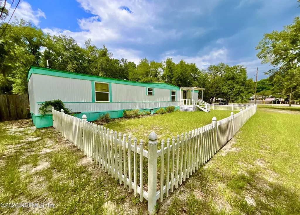 8232 Swan Lake Road Melrose FL 32666