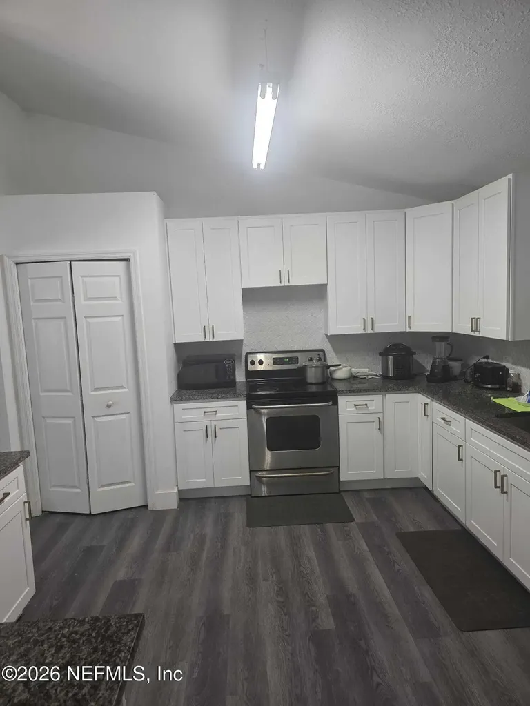 19211 NE State Road 26 Hawthorne FL 32640