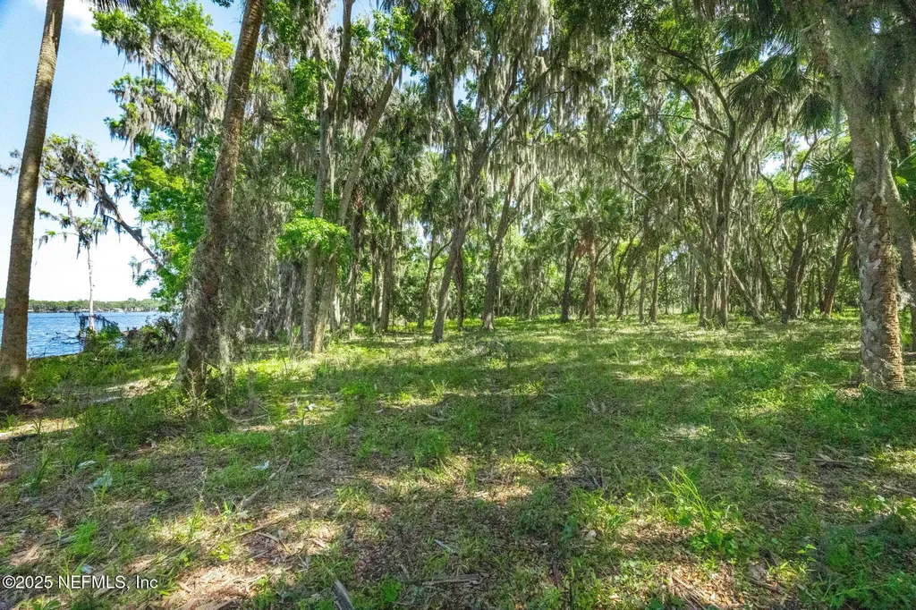 762 National Forest Road 75g Road Palatka FL 32177
