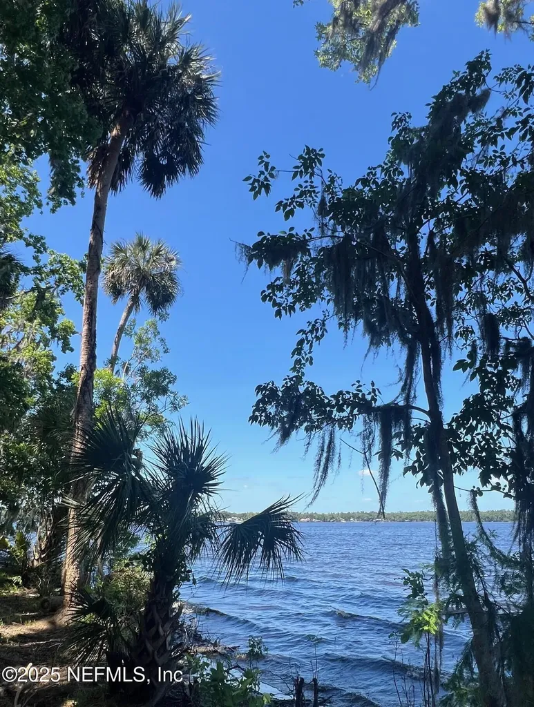 762 National Forest Road 75g Road Palatka FL 32177