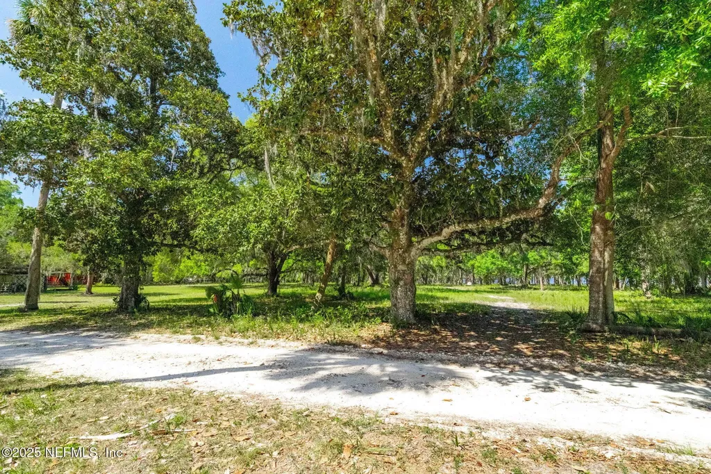 762 National Forest Road 75g Road Palatka FL 32177