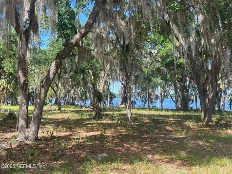 762 National Forest Road 75g Road Palatka FL 32177