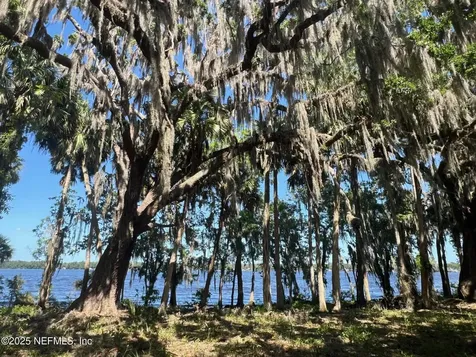 762 National Forest Road 75g Road Palatka FL 32177
