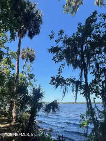 762 National Forest Road 75g Road Palatka FL 32177