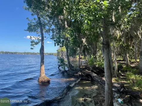 762 National Forest Road 75g Road Palatka FL 32177