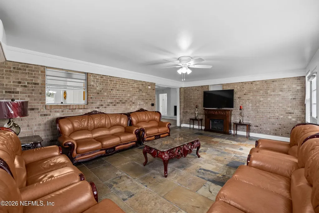 3383 Chrysler Drive Jacksonville FL 32257