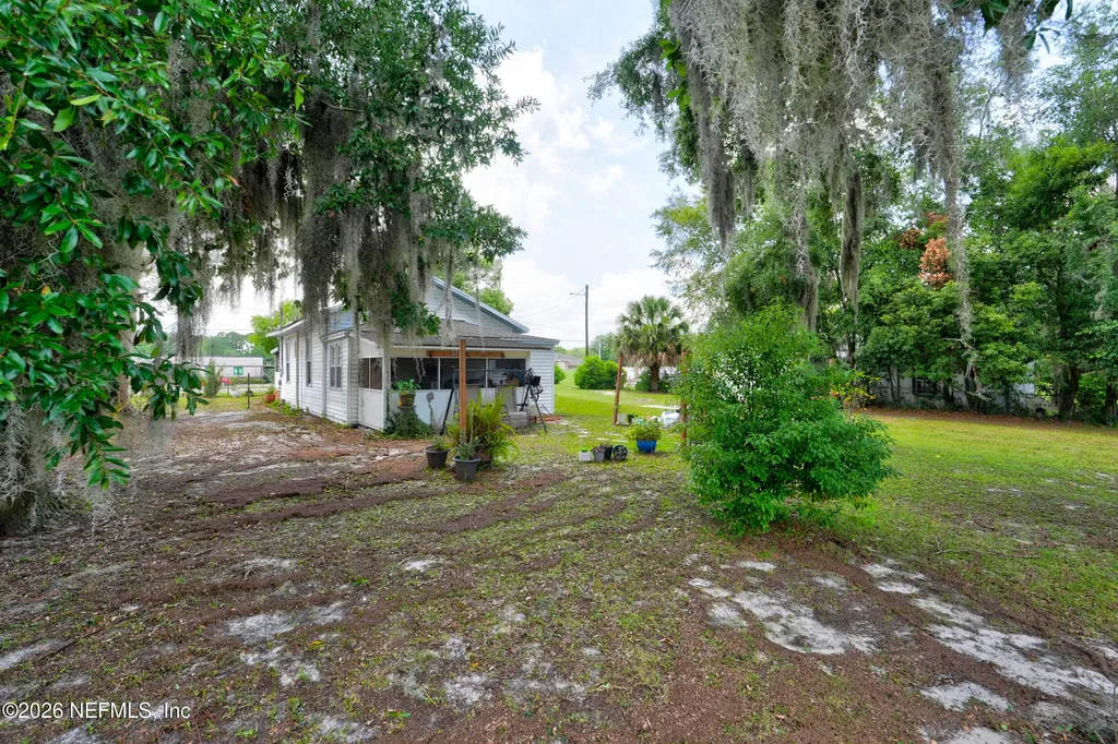 2 N Oakridge Avenue Green Cove Springs FL 32043
