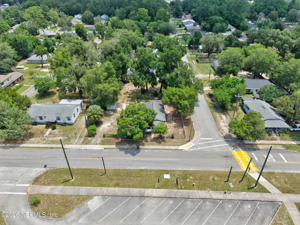 2 N Oakridge Avenue Green Cove Springs FL 32043