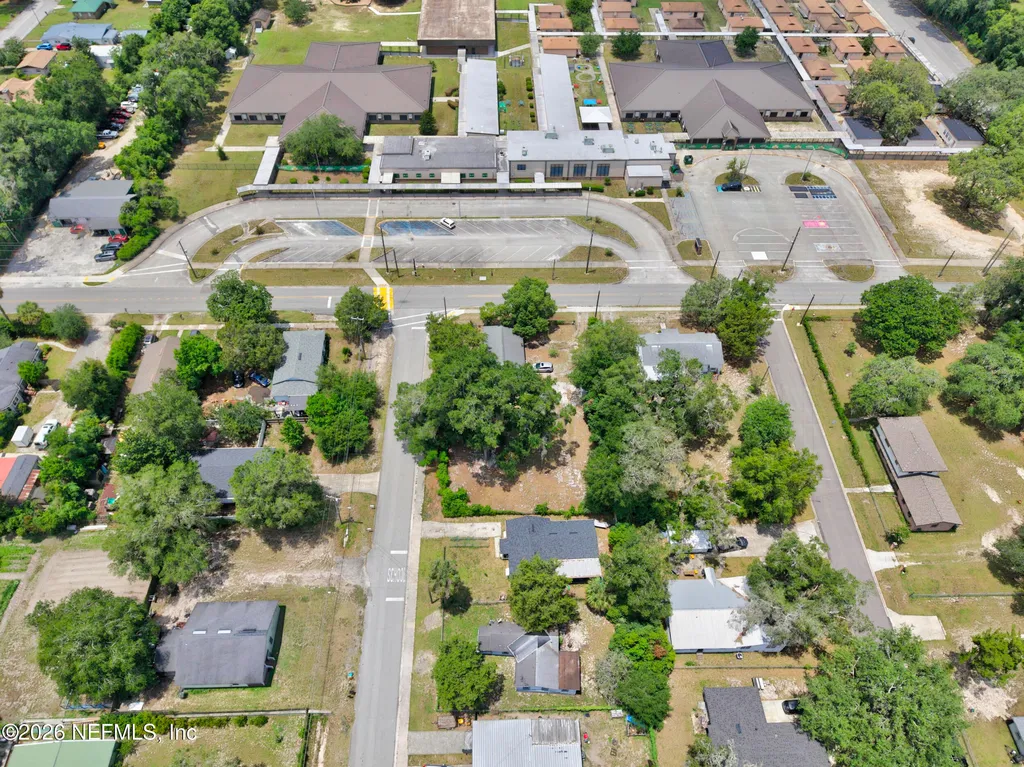 2 N Oakridge Avenue Green Cove Springs FL 32043