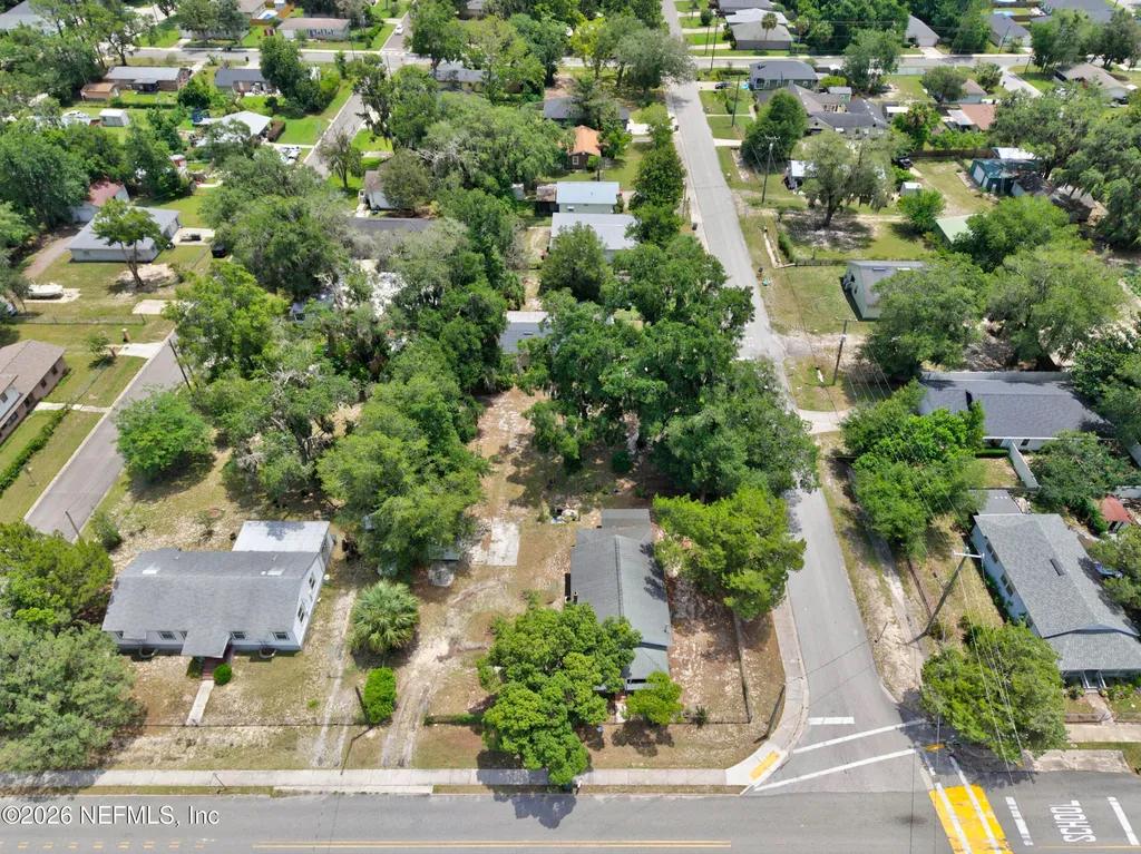 2 N Oakridge Avenue Green Cove Springs FL 32043