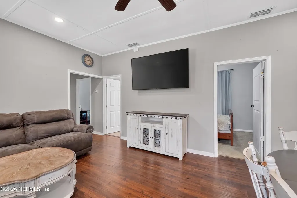 2 N Oakridge Avenue Green Cove Springs FL 32043