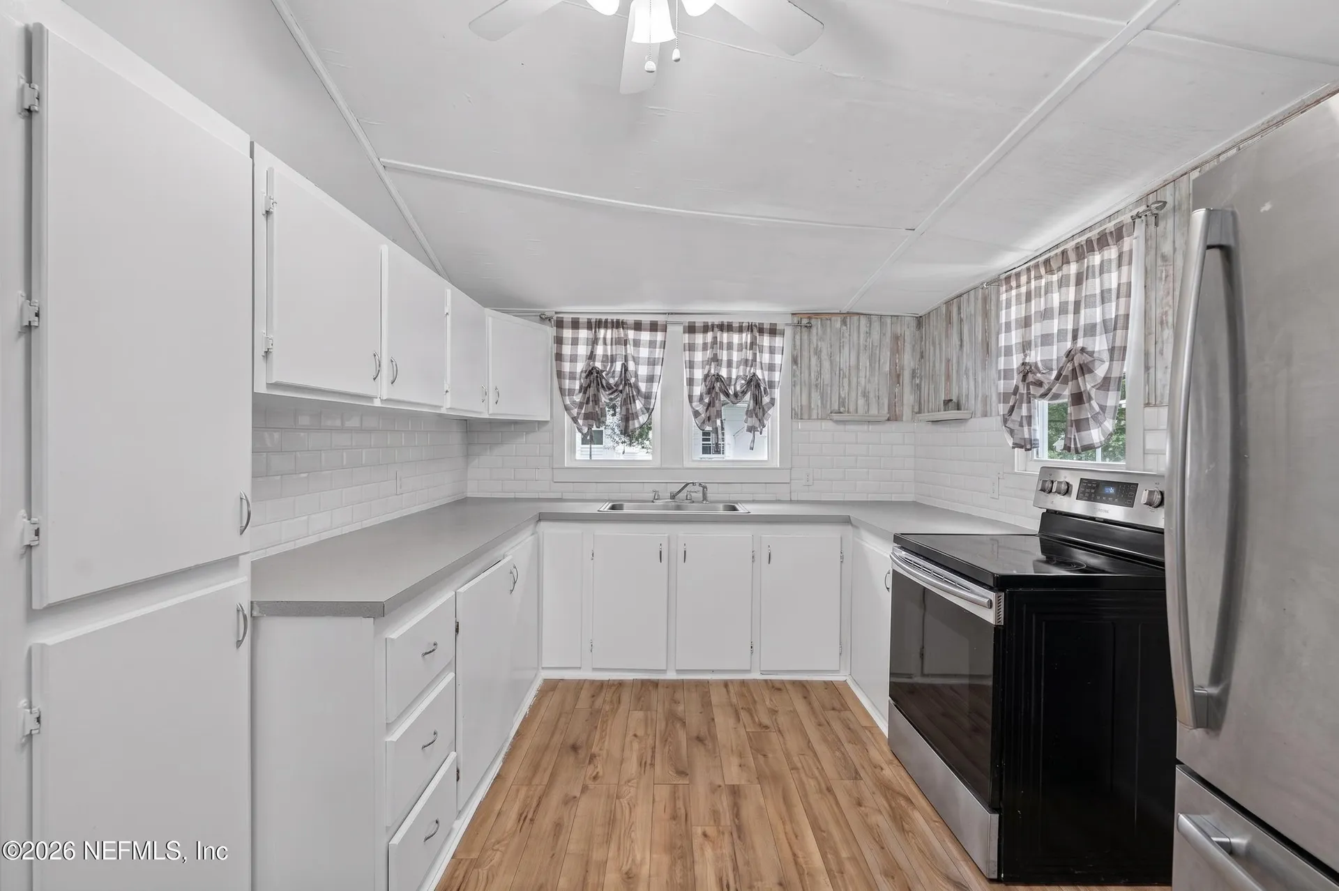 2 N Oakridge Avenue Green Cove Springs FL 32043