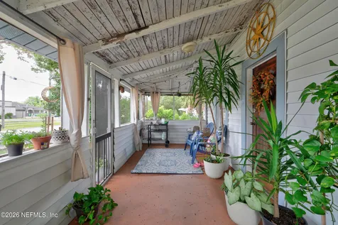 2 N Oakridge Avenue Green Cove Springs FL 32043