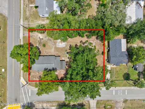2 N Oakridge Avenue Green Cove Springs FL 32043