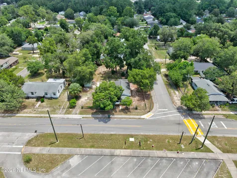 2 N Oakridge Avenue Green Cove Springs FL 32043