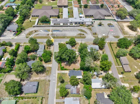 2 N Oakridge Avenue Green Cove Springs FL 32043