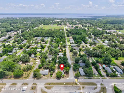 2 N Oakridge Avenue Green Cove Springs FL 32043