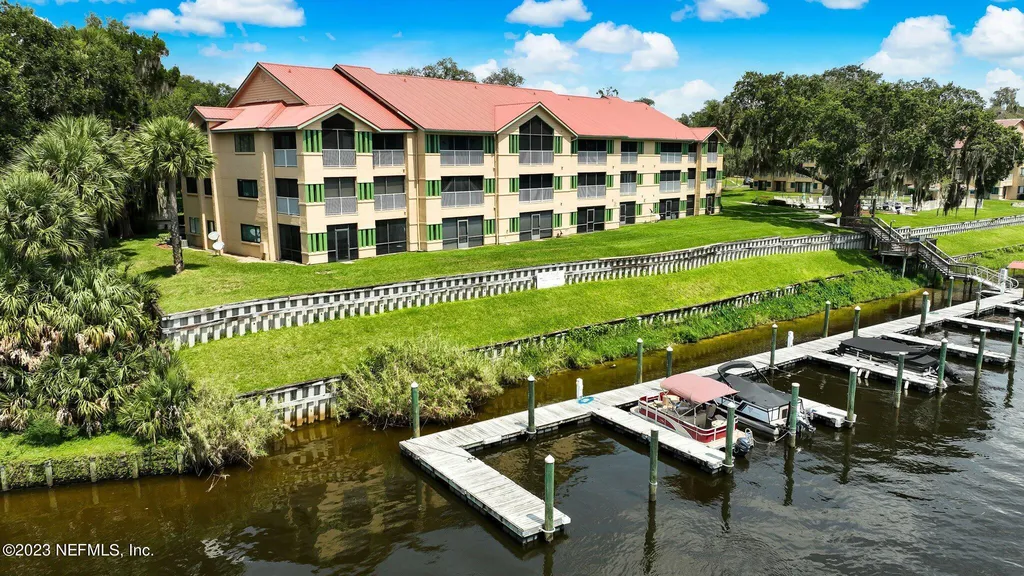 99 Broad River Place Welaka FL 32193