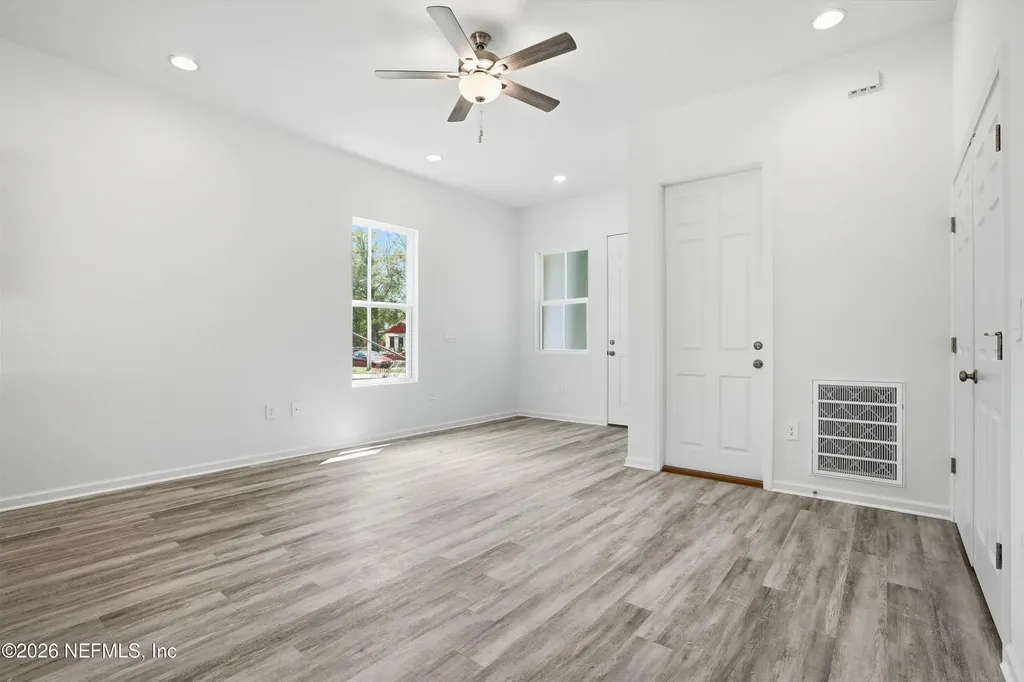 1661 W 22nd Street W Jacksonville FL 32209
