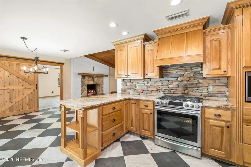 109 Oak Tree Lane Palatka FL 32177