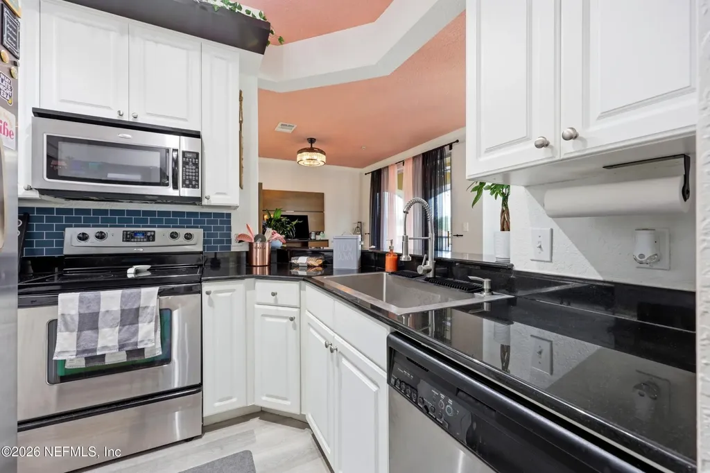 8539 Gate Parkway W Jacksonville FL 32216
