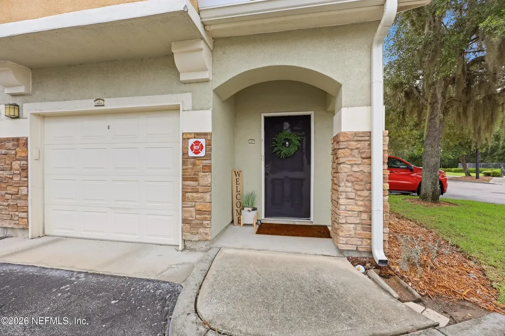 8539 Gate Parkway W Jacksonville FL 32216