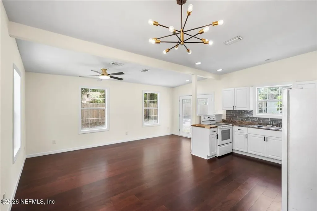 1889 Faye Road Jacksonville FL 32218