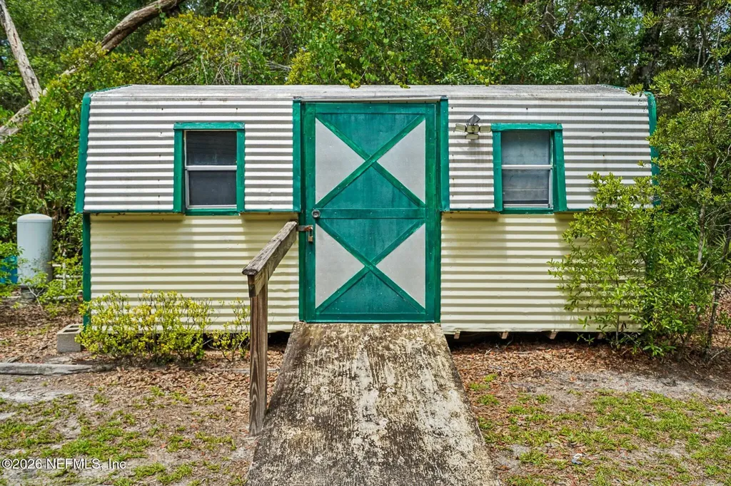 403 E Indiana Street Florahome FL 32140