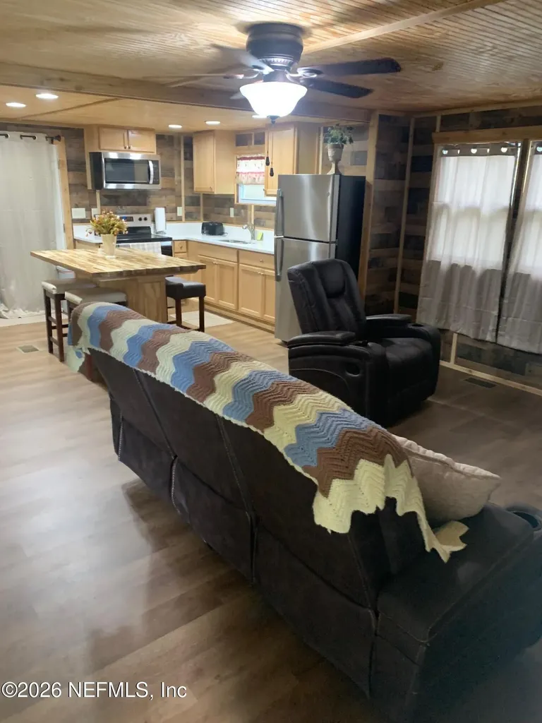 125 Willis Road Hollister FL 32147