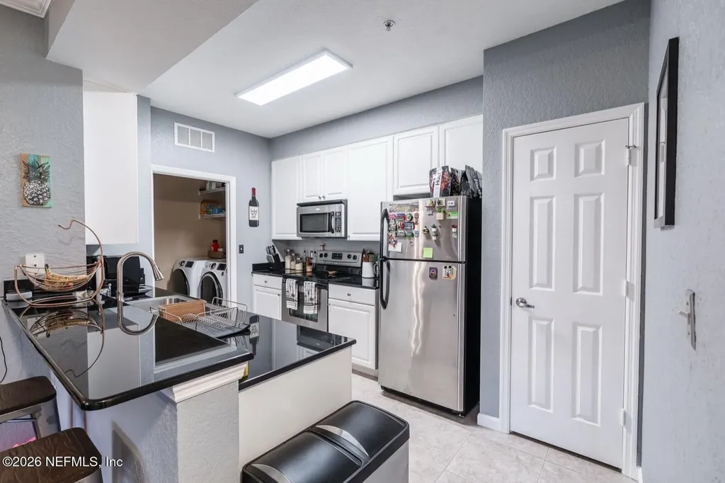 8539 Gate Parkway W Jacksonville FL 32216