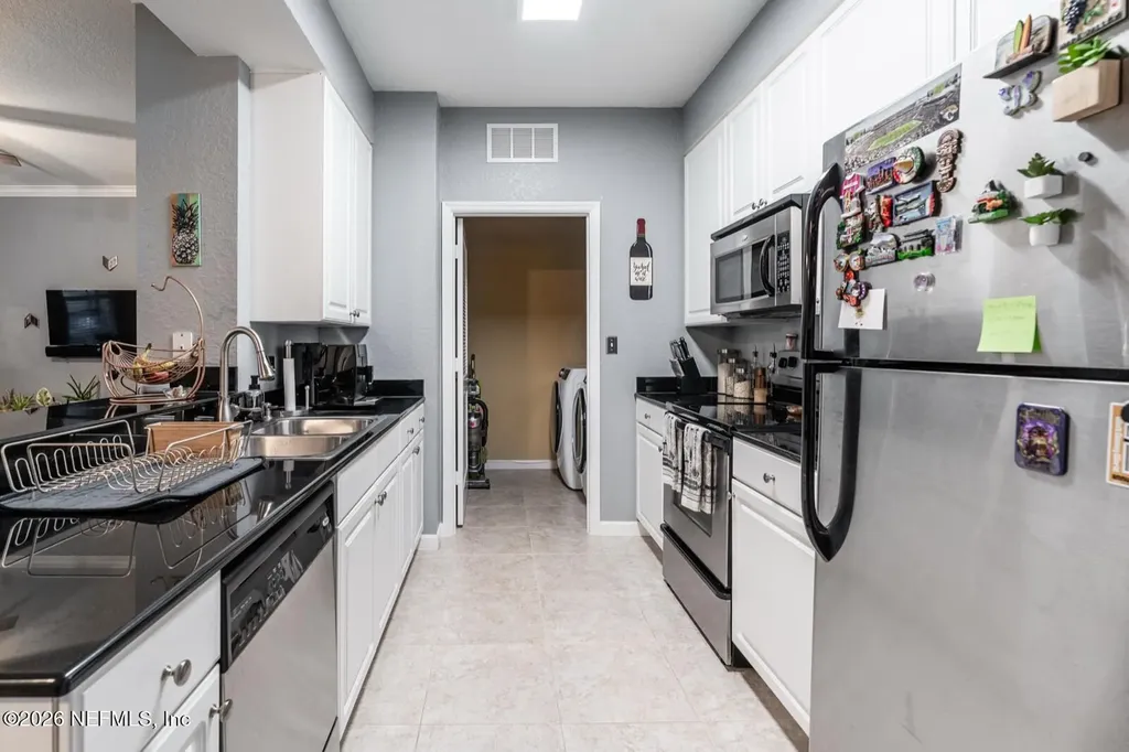 8539 Gate Parkway W Jacksonville FL 32216