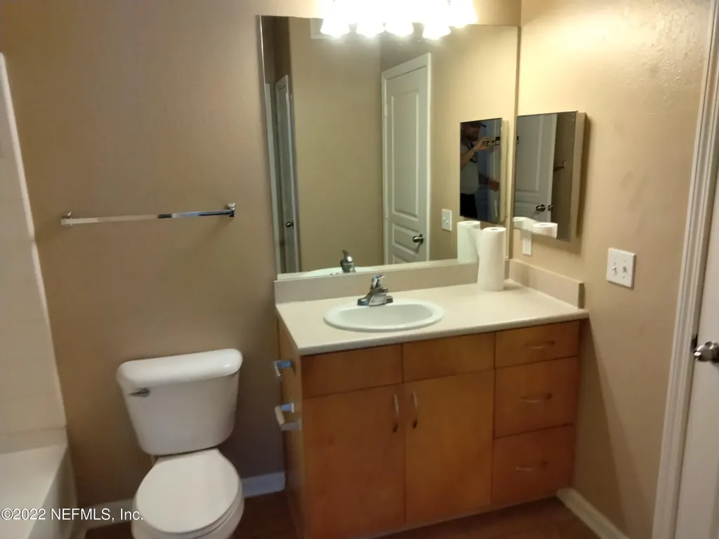8290 Gate Parkway W Jacksonville FL 32216