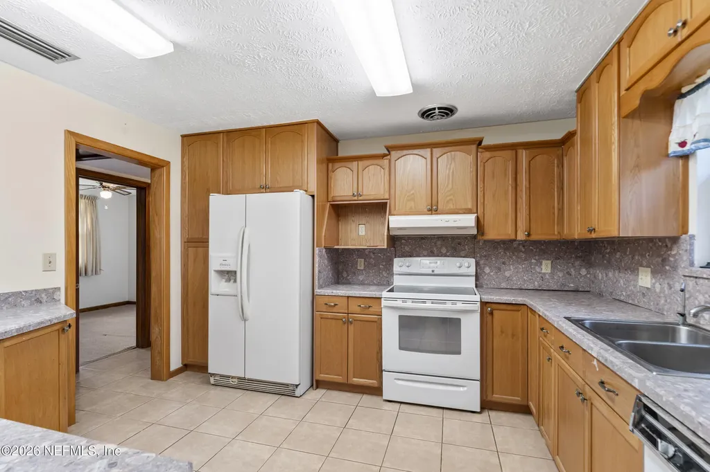 8636 St Patrick Lane Jacksonville FL 32216