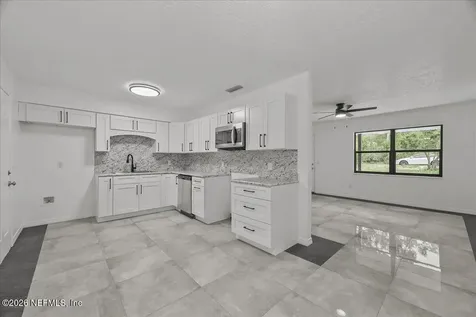 109 Ivey Road San Mateo FL 32187