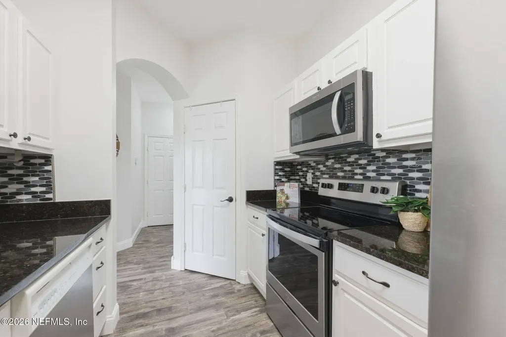 7990 Baymeadows Road Jacksonville FL 32256