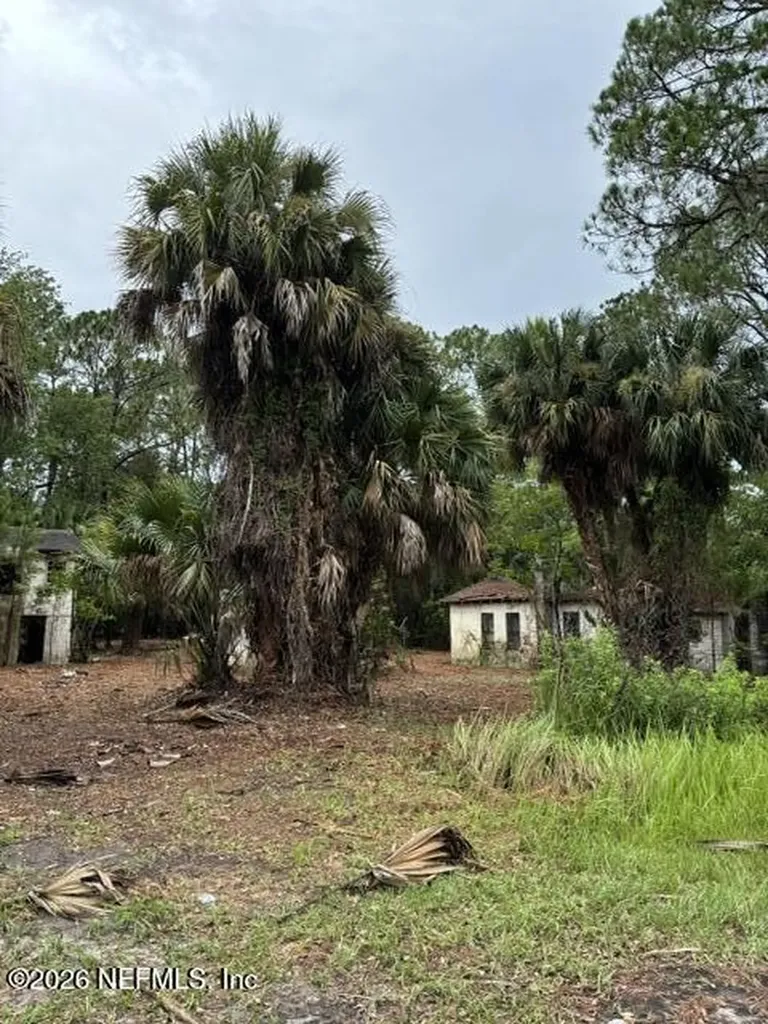 114 E River Road East Palatka FL 32131