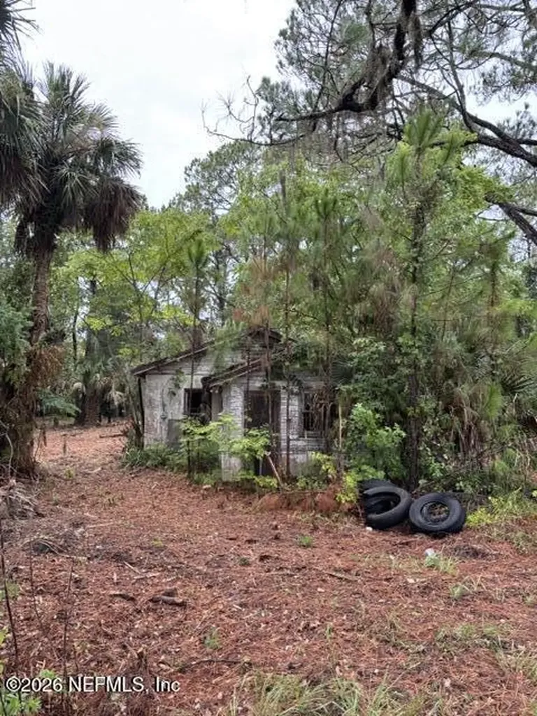 114 E River Road East Palatka FL 32131