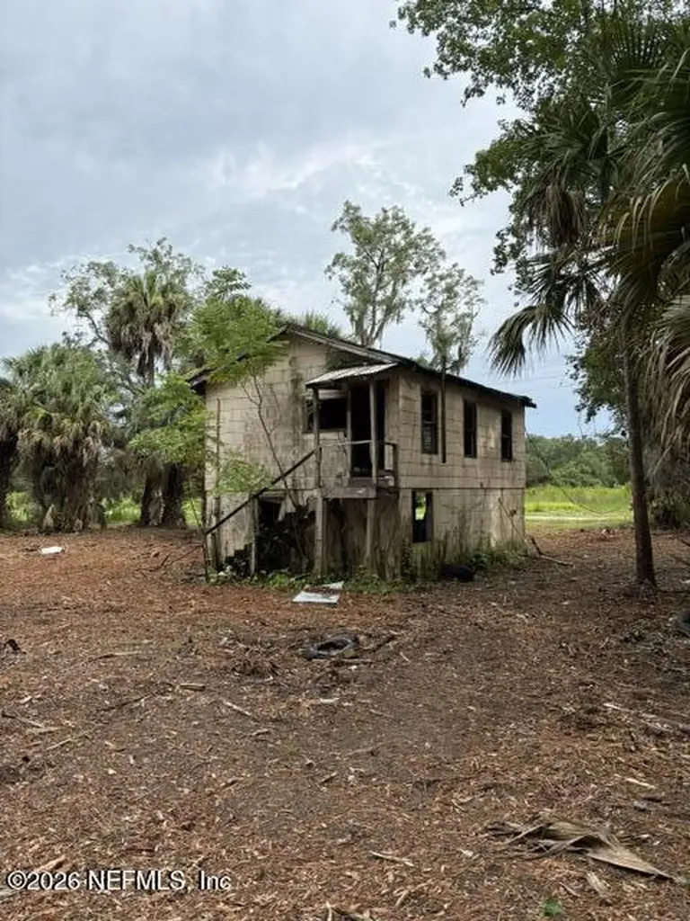114 E River Road East Palatka FL 32131