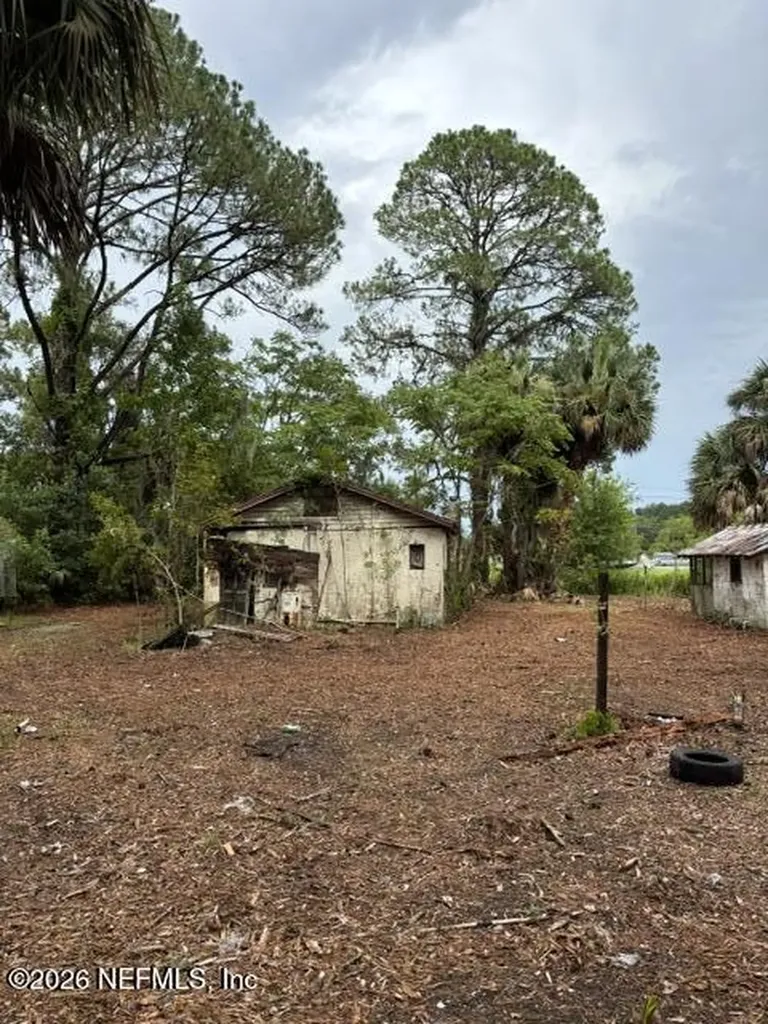 114 E River Road East Palatka FL 32131