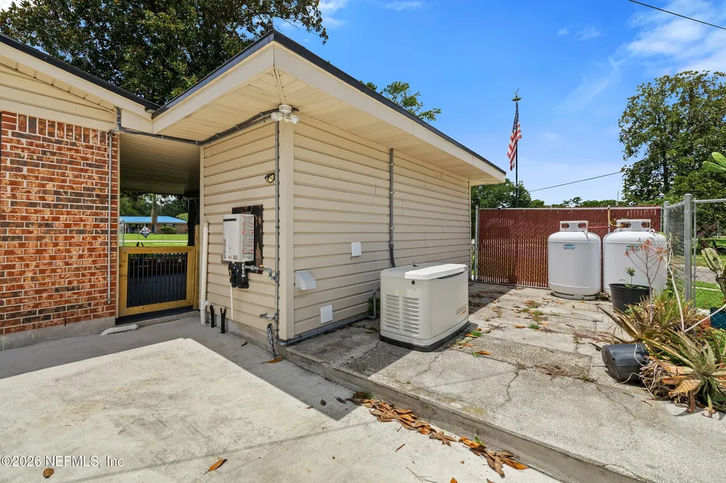 7662 Contour Drive Jacksonville FL 32221