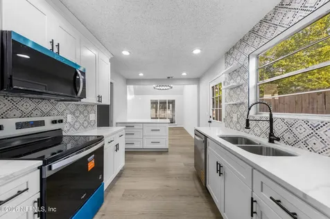 10644 La Mancha Avenue Jacksonville FL 32257